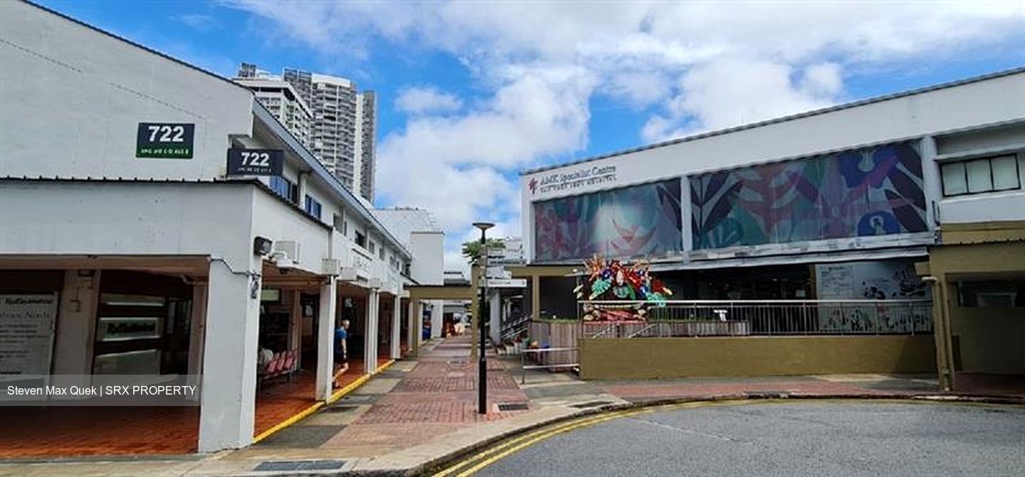 722 ANG MO KIO AVENUE 8 (D20), Shop House #487950431